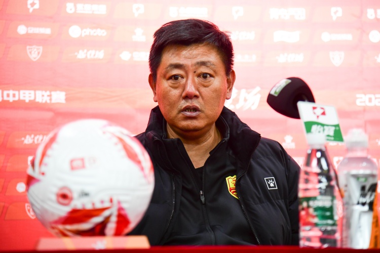 青岛媒体:小里瓦尔多缺乏运动战进球能力,红狮保级压力越来越大